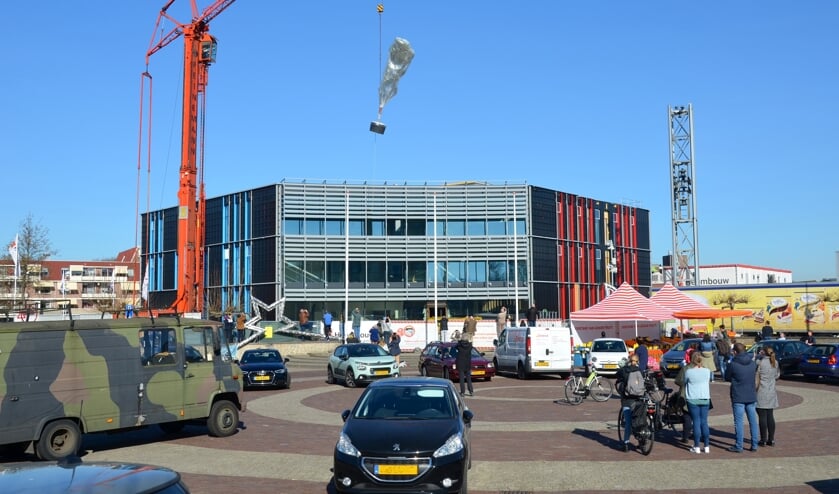In het nieuwe gemeentehuis van Zuidplas gaat de ambtelijke organisatie vanaf 3 juni aan de slag. (foto: Judith Rikken, tekst Noelia Romero Cabrera)