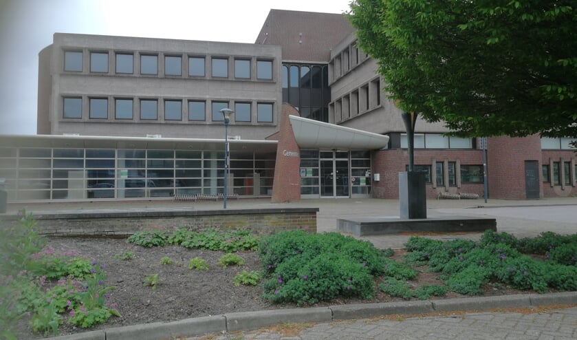 Het oude raadhuis aan het Raadhuisplein. (foto: HvH)