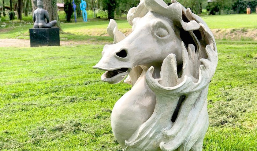 Een beeld van Ria Graveland; een van de vijftien kunstenaars die dit jaar voor het eerst exposeren op het Leefgoed.