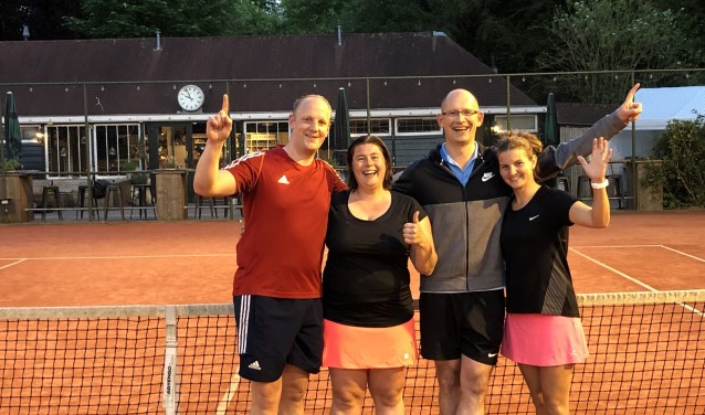 Het mixteam van Be Fair is na de 4-0 winst op Sobri kampioen geworden in de hoofdklasse.