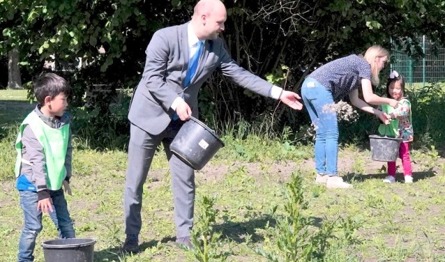De vlinderidylle is ingezaaid met speciaal bloemzaad voor vlinders en andere insecten.