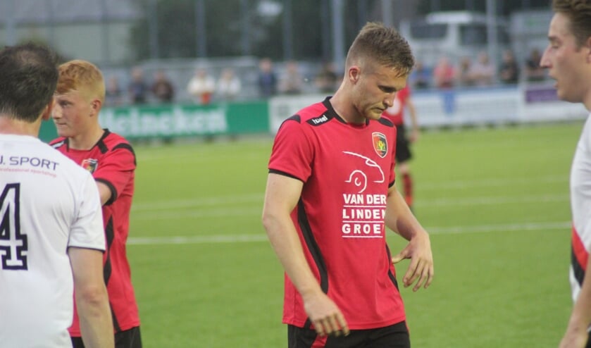 Bas Roos viel tegen Teylingen geblesseerd uit.