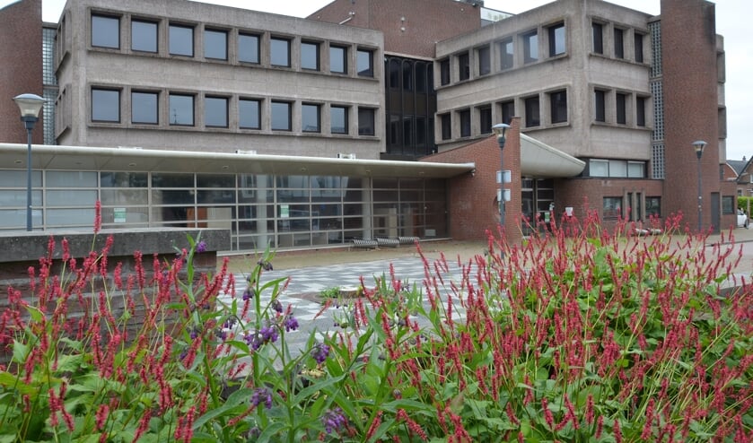 Het voormalige gemeentehuis van Waddinxveen. (foto: Nicole Lamers)