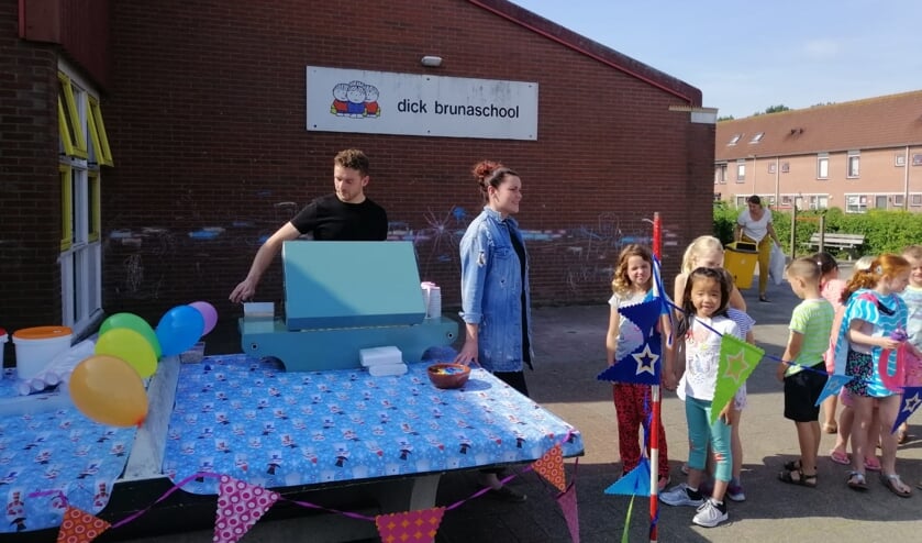 In de rij voor een ijsje. (foto:pr)