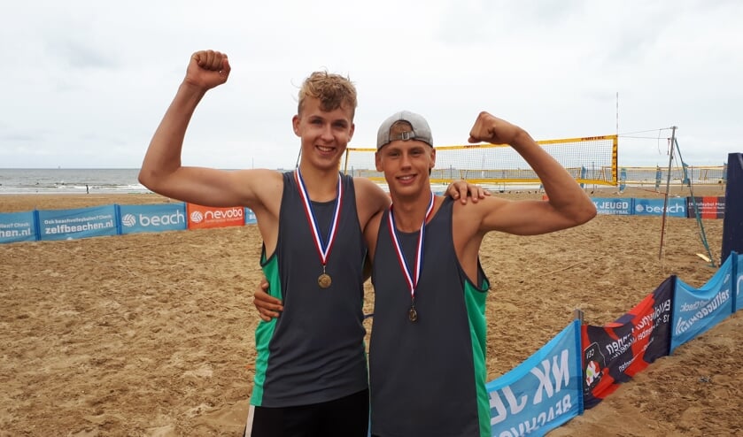 Koen Herrebout en Sam van der Loo waren op het strand in Scheveningen het beste in de regen.