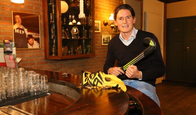Tomas van Wanrooij vertelt gepassioneerd over zijn sport in het bruin café van zijn eerste club, MEP. | Fotonummer: 81eac8
