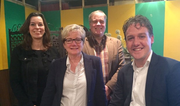 Het nieuwe VOC bestuur, met vlnr, Olga Kivits, Annemieke Jense, Bert van de Bos en Tom Schellekens. Thijs van ooijen ontbreekt op de foto. | Fotonummer: 0504f6