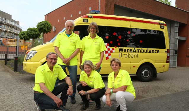 Van links naar rechts, achter: Barry van Brakel, Nancy Dankers. Voor: Jan van der Schoot, Wilhelmien van den Biggelaar, Leny Hoyng. Tiny ontbreekt op de foto. | Fotonummer: 79c47c
