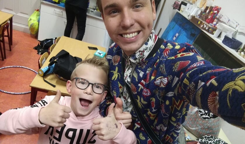 Vince Boeracker (l.) samen met presentator Dylan Haegens. | Fotonummer: 165533