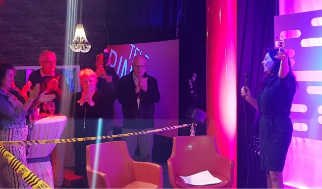 Dommelland-voorzitter voorzitter Inge van den Biggelaar opent de nieuwe studio. | Fotonummer: f4a2d3