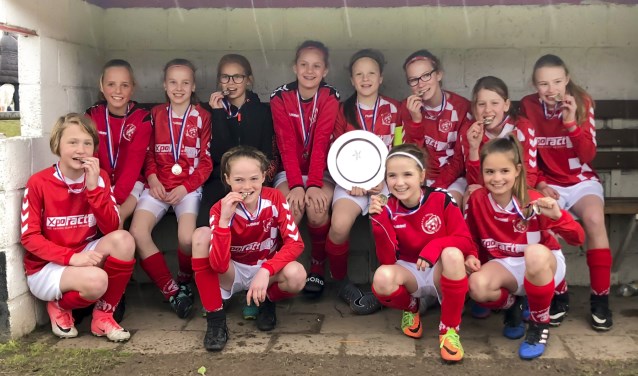 Van links naar rechts boven: Senna Rabou, Suus Baars, Fleur Boom, Noor van Rooij, Annabelle Carroll, Britt van Schijndel, Lieke Luiks, Robin van Laarhoven. Onder: Mara van den Boogaart, Evy van Griensven, Jolijn Toemen, Indy van Weert. | Fotonummer: a301b1