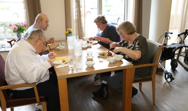 Zo'n 25 senioren maken dagelijks gebruik van het eetpunt. | Fotonummer: 1017d7
