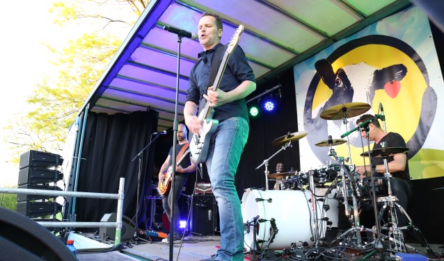 Dennis Wels, hier met de band Premium bij het festival Boer Zoekt Band. (Foto: Sander van Kasteren) | Fotonummer: e87790