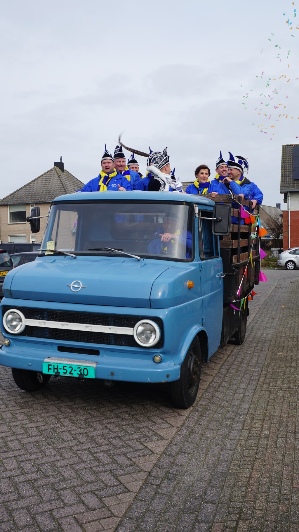 Hoogheden op bezoek bij Jeugdprins Giel Den Urste | Fotonummer: 5368ae
