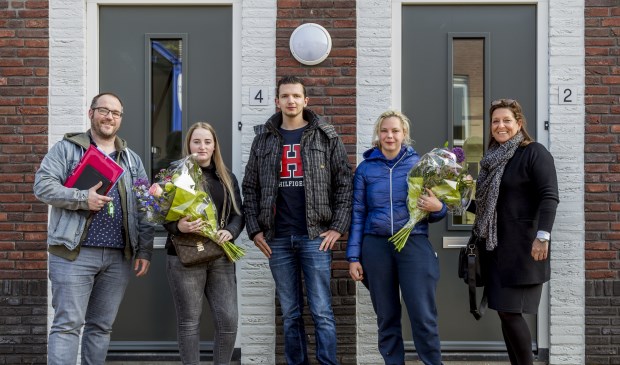 De eerste bewoners van de nieuwe energievriendelijke woningen aan de Hendrika van Haeftenstraat kregen woensdag de sleutel. | Fotonummer: 23bb24