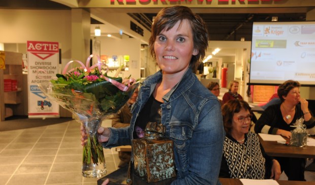 Louise van Gorsel mag de inktpot die ze vorig jaar ook won, weer mee naar huis nemen.