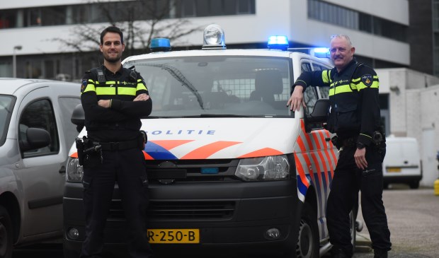 Beleidsadviseur Gerrit van Rijn en Peter Smaardijk. Smaardijk is het hoofd van de Thoolse wijkagenten.