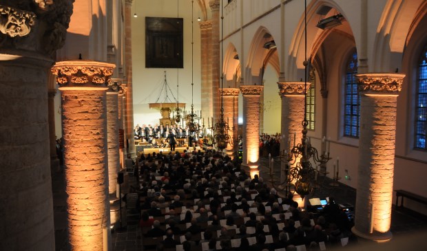 Koor en orkest treden samen op in de Grote Kerk in Tholen.