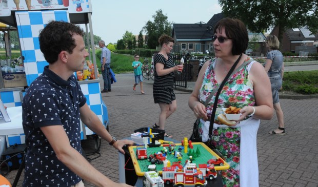 Kibbeling en ijs op verkoping kerk.