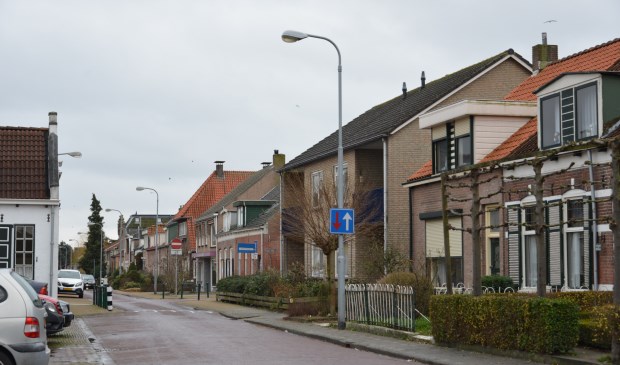 De twee daders van de overval op Anton Gelok in de Molenstraat in Oud-Vossemeer kan de justitie na lang speurwerk niet vinden. Een onbevredigend einde
van een lang slepende zaak, die tevergeefs werd geprobeerd vlot te trekken via de tv-uitzending Opsporing Verzocht.