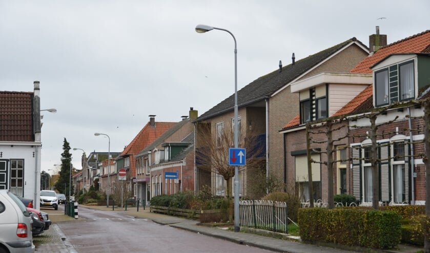 De twee daders van de overval op Anton Gelok in de Molenstraat in Oud-Vossemeer kan de justitie na lang speurwerk niet vinden. Een onbevredigend einde
van een lang slepende zaak, die tevergeefs werd geprobeerd vlot te trekken via de tv-uitzending Opsporing Verzocht.