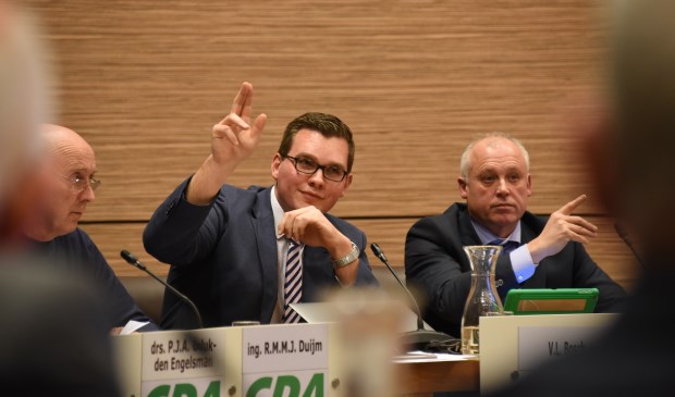 Geen van de andere partijen steunde donderdagavond een voorstel van de PVV om hun idee voor een referendum over de zondagsopenstelling te bespreken. Dat gebeurt pas bij de volgende commissievergadering.
