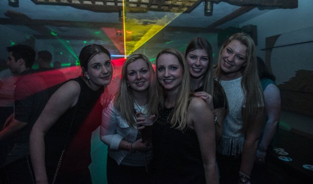 In café An de Sloove werd tot na twee uur gefeest. (archieffoto).