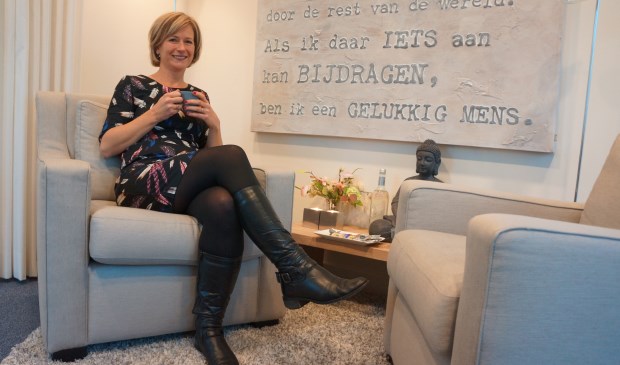 Yvonne tijdens het gesprek in De Borgmolen | Fotonummer: 4c102c