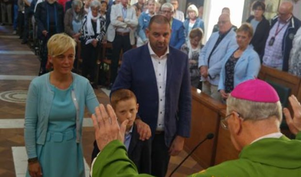 Op deze foto is te zien hoe vol de kerk zit. | Fotonummer: 6ad2b4