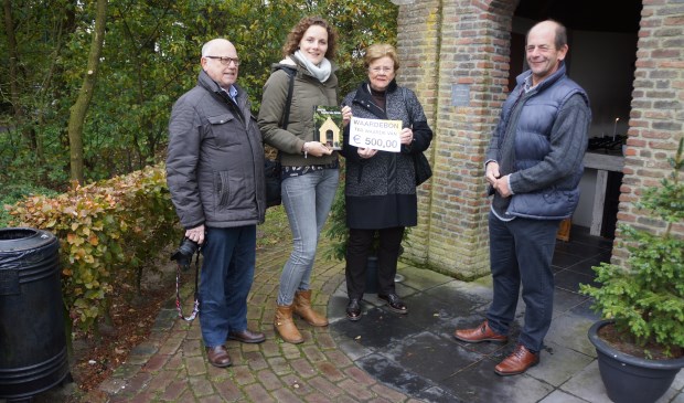 De cheque van 500 euro werd dankbaar in ontvangst genomen. | Fotonummer: 3a80b8