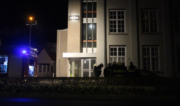 Er was flinke rookontwikkeling in het portiek. | Fotonummer: dd7639