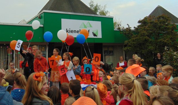 De kinderen onthulden zelf het bedrag. | Fotonummer: 778a67