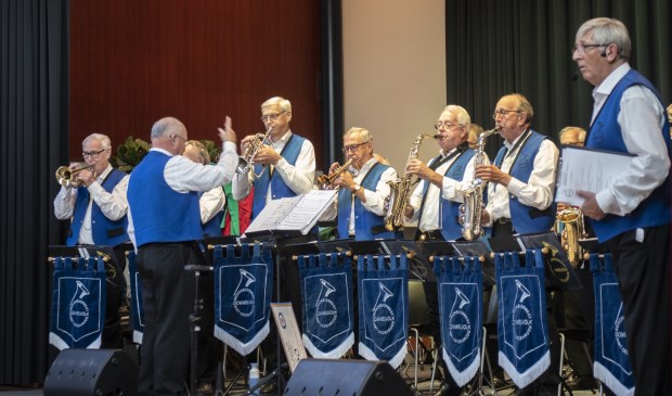 Ook deze heren mochten het podium op voor een mooi stukje muziek. | Fotonummer: b3ba01