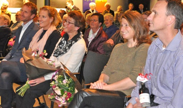 Een volle zaal tijdens de opening. | Fotonummer: 51816e