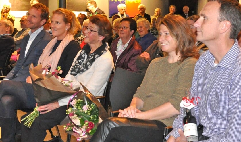 Een volle zaal tijdens de opening. | Fotonummer: 51816e