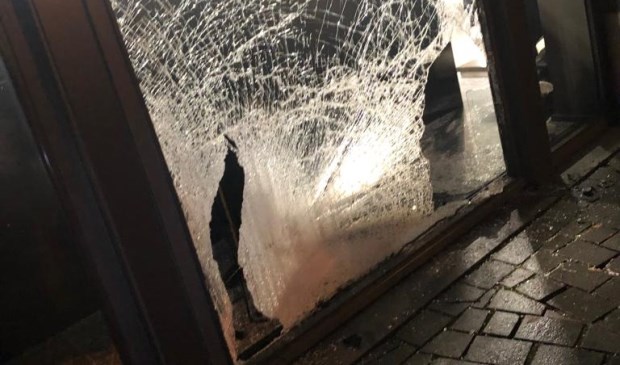 Deze schade is veroorzaakt door een ramkraak. | Fotonummer: 24c00e