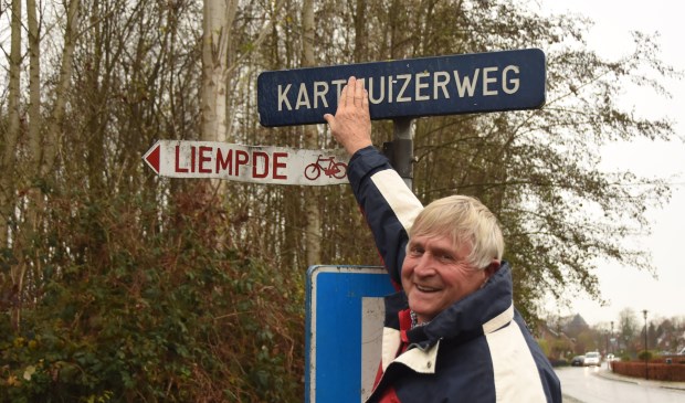 Henk Prins vindt de Karthuizerweg een heel toepasselijke naam, maar historisch was Kartuizerweg zonder 'h' beter geweest | Fotonummer: 5516c1