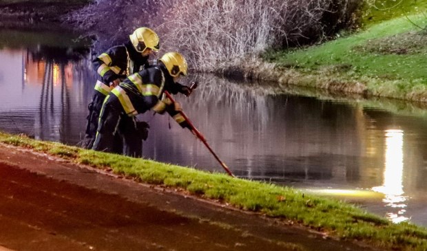 De brandweer op onderzoek uit. | Fotonummer: 93731a
