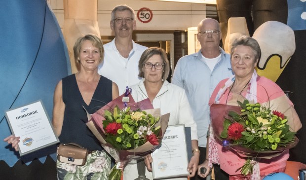 Deze leden werden terecht in het zonnetje gezet. | Fotonummer: 080977