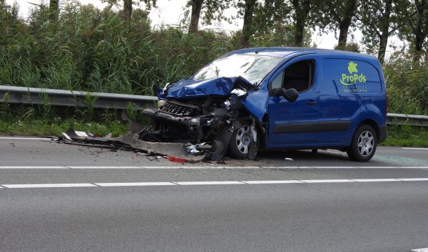 De bestelbus zit flink in elkaar. | Fotonummer: 4ad760