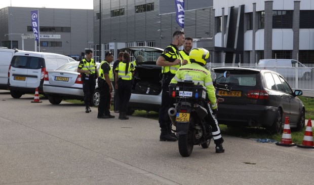 De politie was paraat bij de Poort van Veghel. | Fotonummer: 94d07f