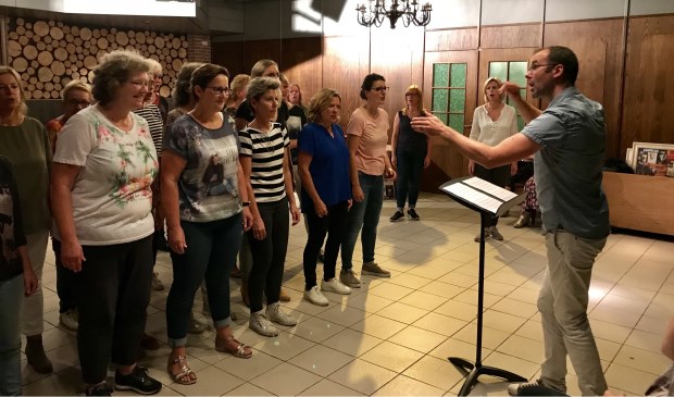 Een repetitie van popkoor Novelty | Fotonummer: 623853