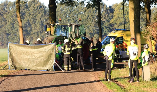 Het gebeurde op een landweggetje. | Fotonummer: cb354f