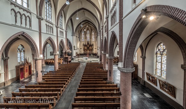 De Martinuskerk van binnen. | Fotonummer: fd4598