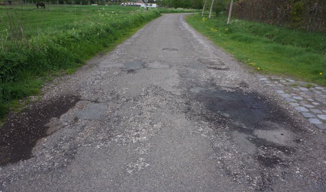 Zo ziet het wegdek er in de Nieuwstraat uit. | Fotonummer: 1a83f3