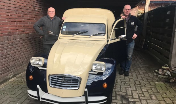 Cees en Han (r zijn trots op het eindresultaat. | Fotonummer: 31e4f5