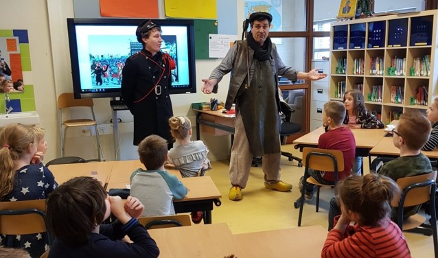 Bijzonder bezoek in de schoolklas. | Fotonummer: e70c9f
