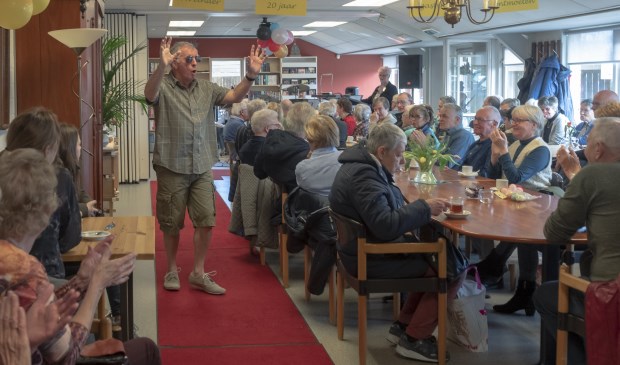 Voorzitter Cees van Rossum deed mee aan de modeshow. | Fotonummer: 3b9b1f