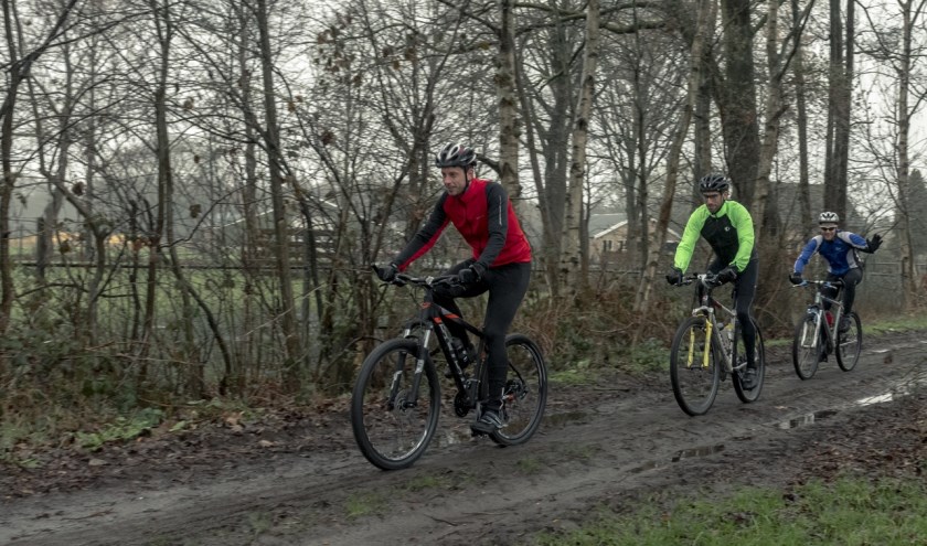 Die fietsen bleven uiteraard niet schoon. | Fotonummer: 081119