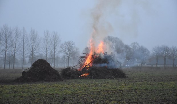 Deze stapel stond in brand. | Fotonummer: adbe3e